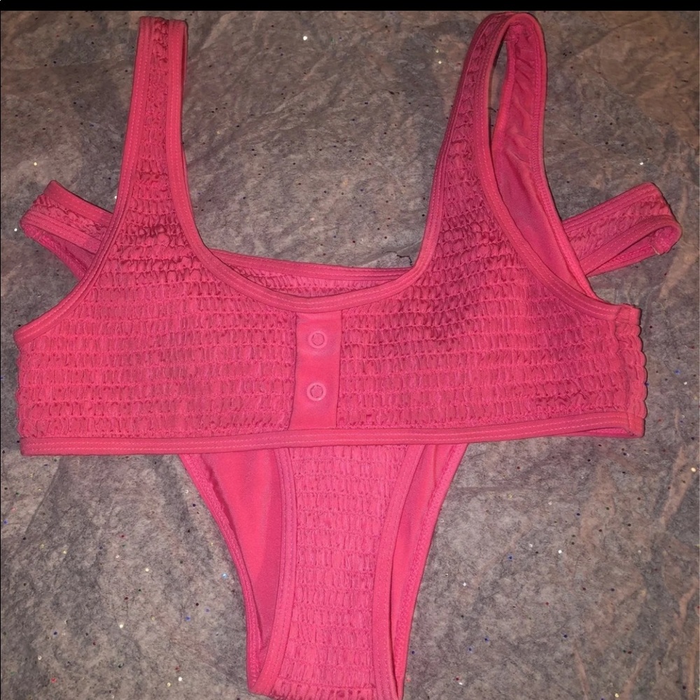 Kendall and Kylie bikini